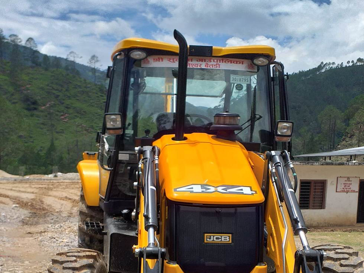 बैतडीको सुर्नयाले खरीद गर्यो आफ्नै जेसीबी 